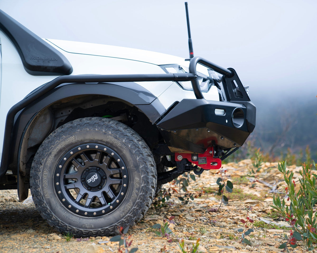 (BBCD074) DELUXE BULL BAR – Bars N Racks
