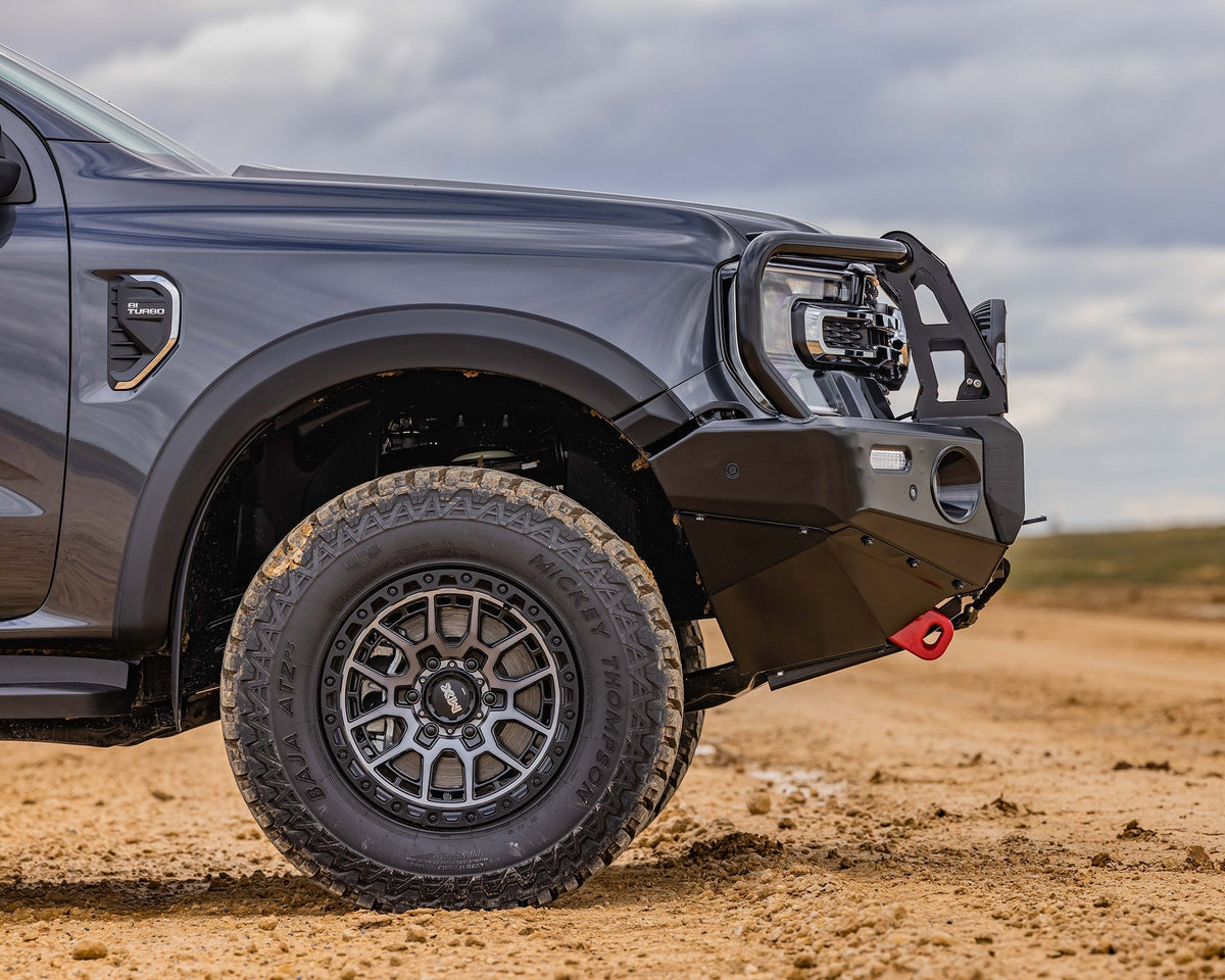 (BBCD110) DELUXE BULL BAR – Bars N Racks
