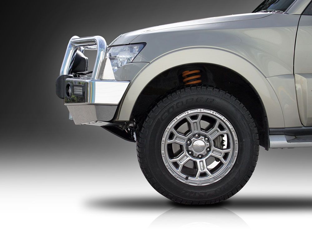 Mitsubishi Pajero Nw Winch Bullbar With Bumper Lights (10/11 To 06/14)